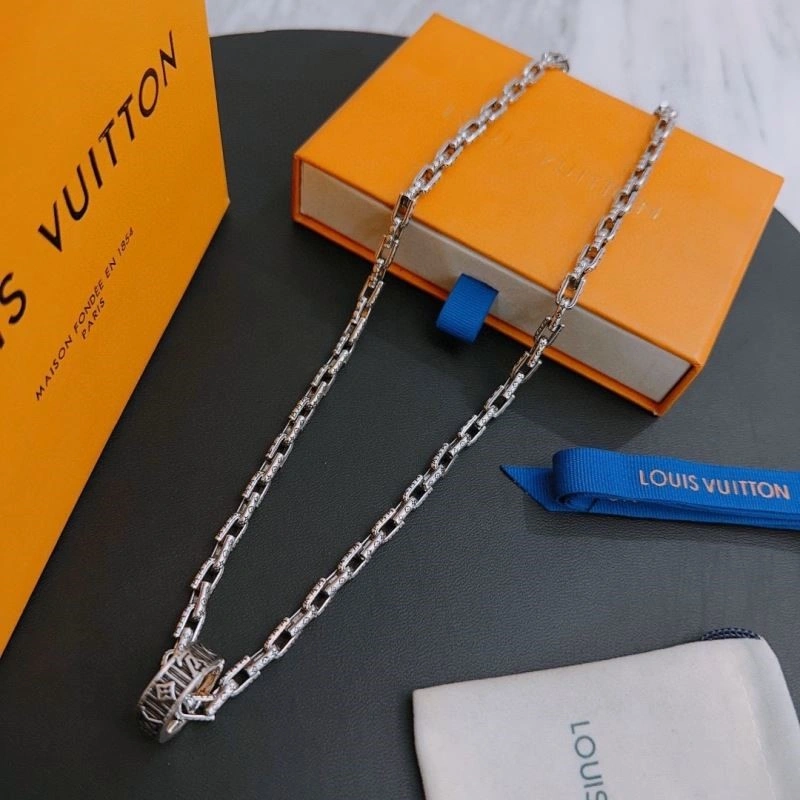 Attractive Louis Vuitton Necklaces 249777