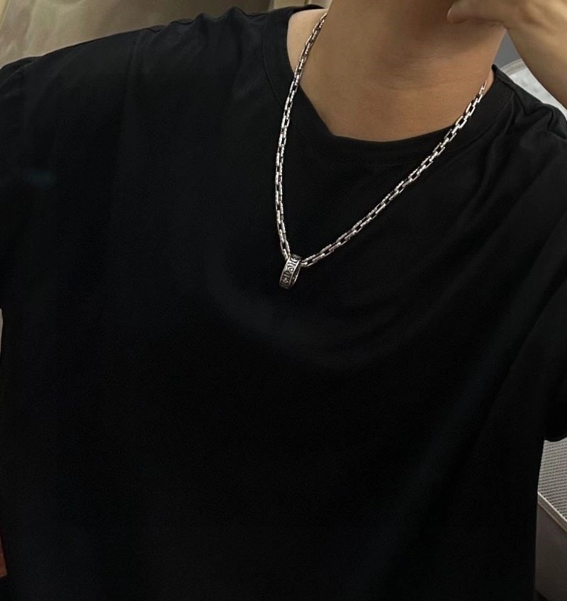 Attractive Louis Vuitton Necklaces 249777