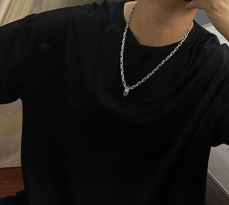 Attractive Louis Vuitton Necklaces 249777