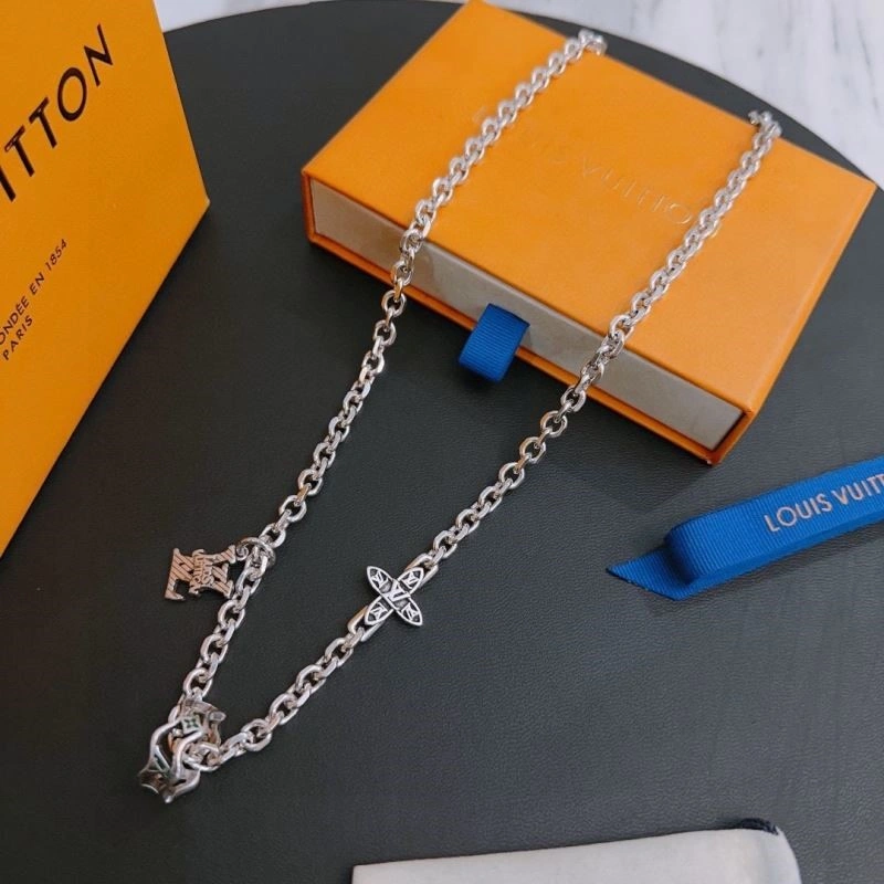 Packable Louis Vuitton Necklaces 249776