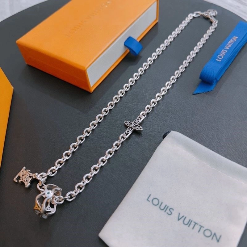 Packable Louis Vuitton Necklaces 249776