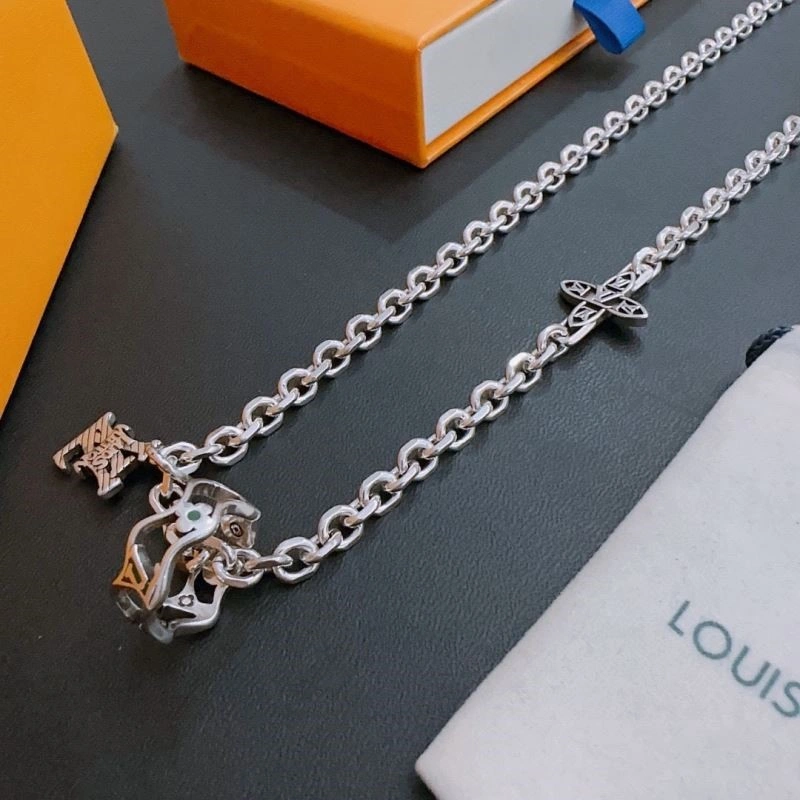 Packable Louis Vuitton Necklaces 249776