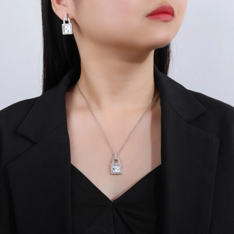 Louis Vuitton Necklaces Trendsetting 249767