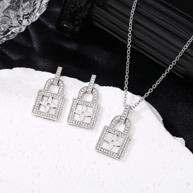 Louis Vuitton Necklaces Trendsetting 249767
