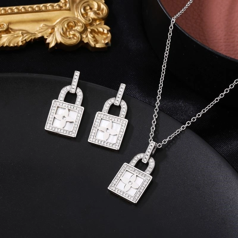 Louis Vuitton Necklaces Trendsetting 249767