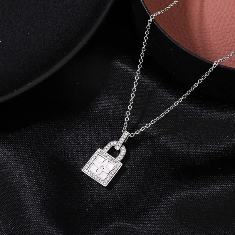 Louis Vuitton Necklaces Trendsetting 249767