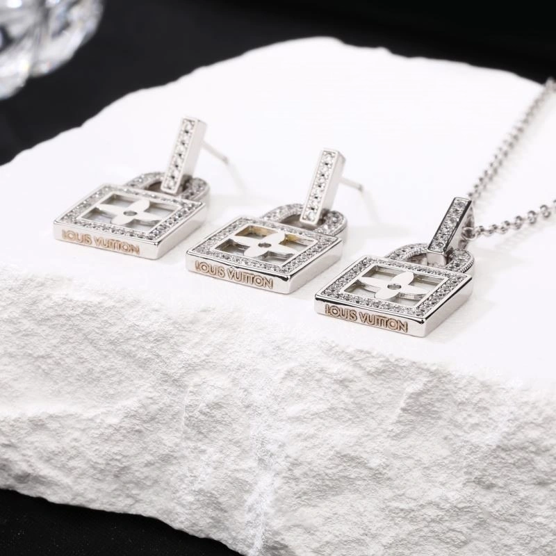 Louis Vuitton Necklaces Trendsetting 249767