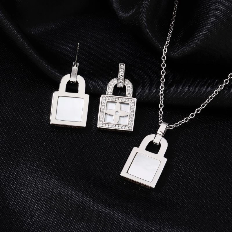 Louis Vuitton Necklaces Trendsetting 249767