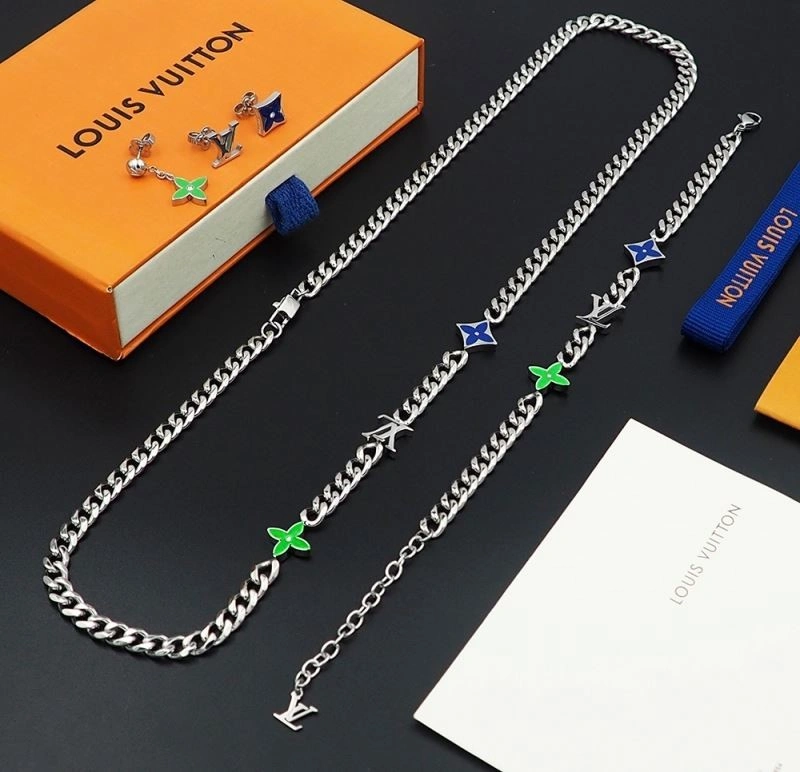 Louis Vuitton Necklaces ZipUp 249766