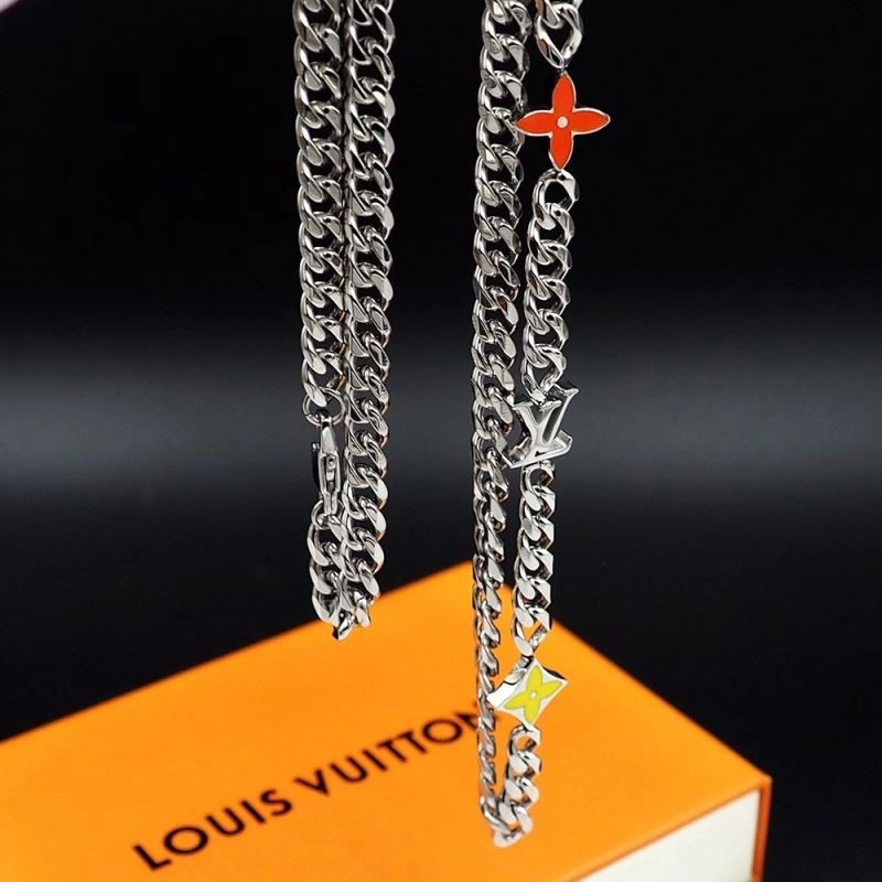 Flexible Louis Vuitton Necklaces 249753