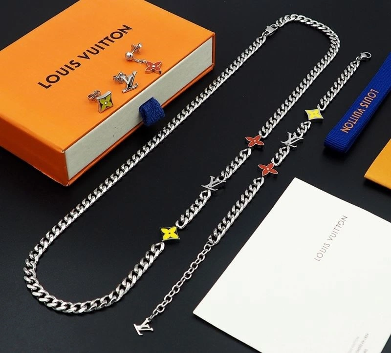 Flexible Louis Vuitton Necklaces 249753