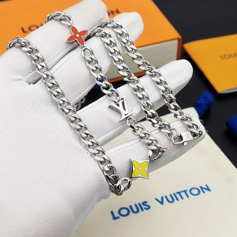 Flexible Louis Vuitton Necklaces 249753