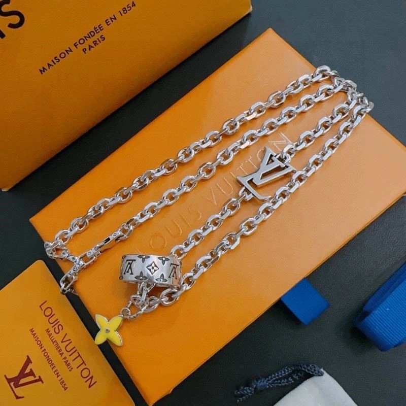 Trendsetting Louis Vuitton Necklaces 249725