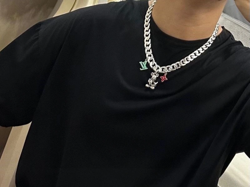Chic Louis Vuitton Necklaces 249723