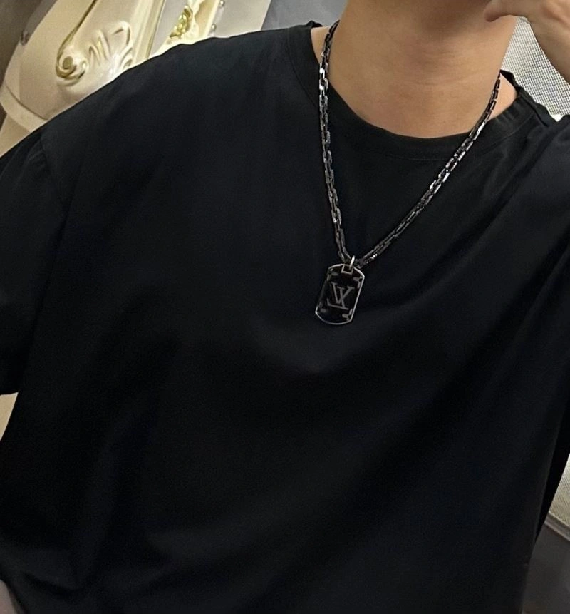 Sporty Louis Vuitton Necklaces 249727