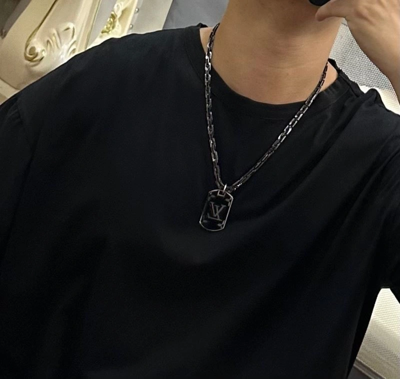 Sporty Louis Vuitton Necklaces 249727