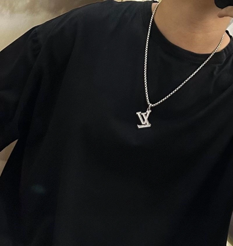 Comfortable Louis Vuitton Necklaces 249717