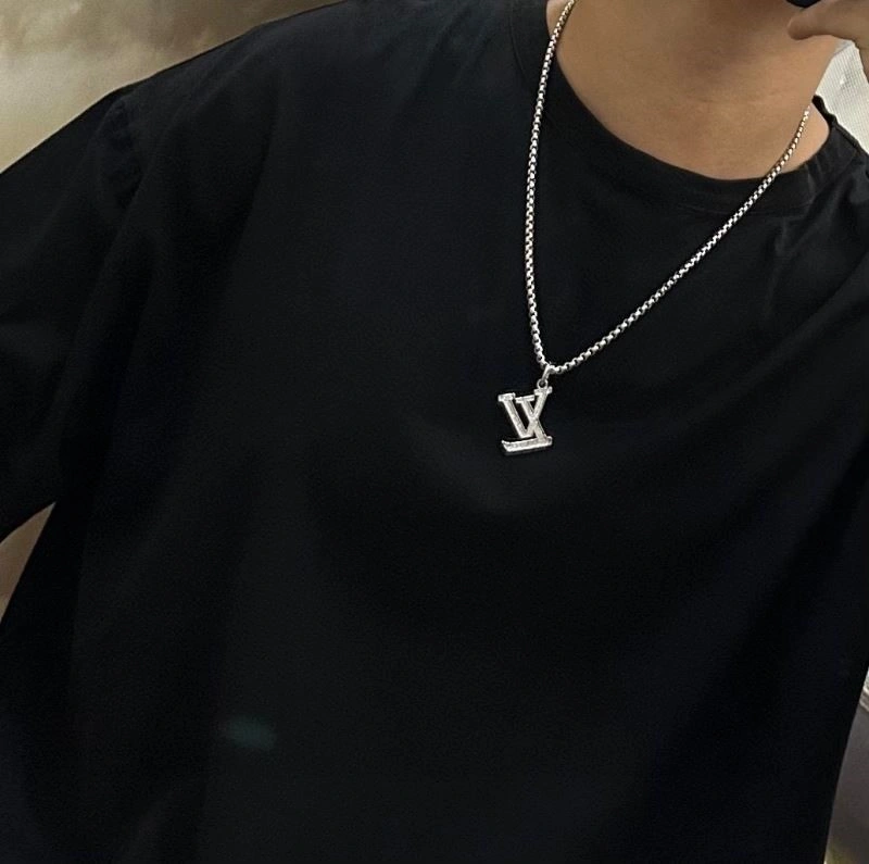 Comfortable Louis Vuitton Necklaces 249717