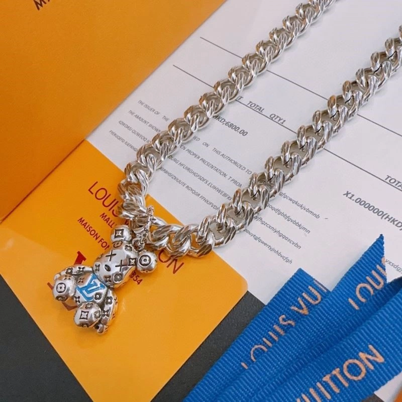 Louis Vuitton Necklaces Attractive 249742