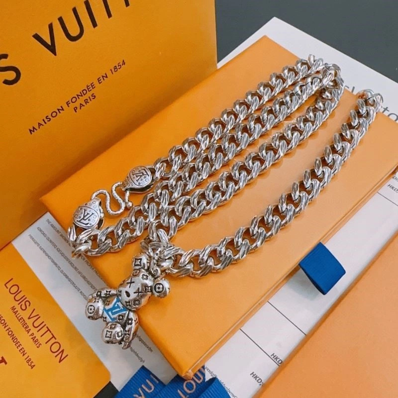 Louis Vuitton Necklaces Attractive 249742