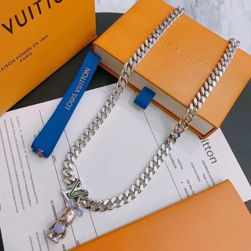 Versatile Louis Vuitton Necklaces 249735
