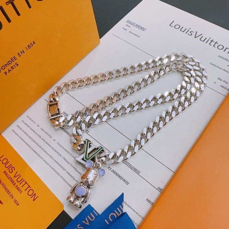 Versatile Louis Vuitton Necklaces 249735