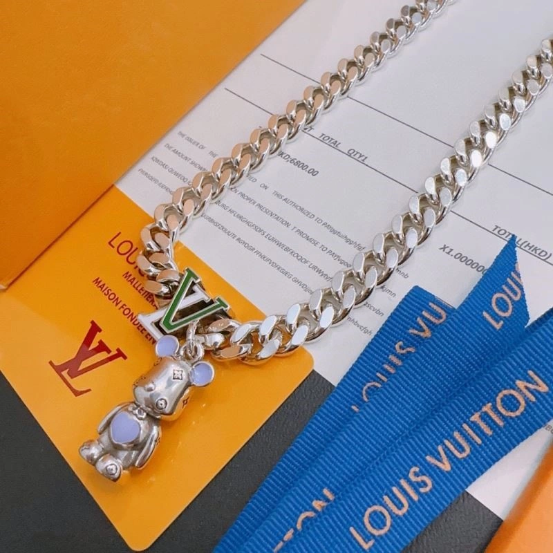 Versatile Louis Vuitton Necklaces 249735