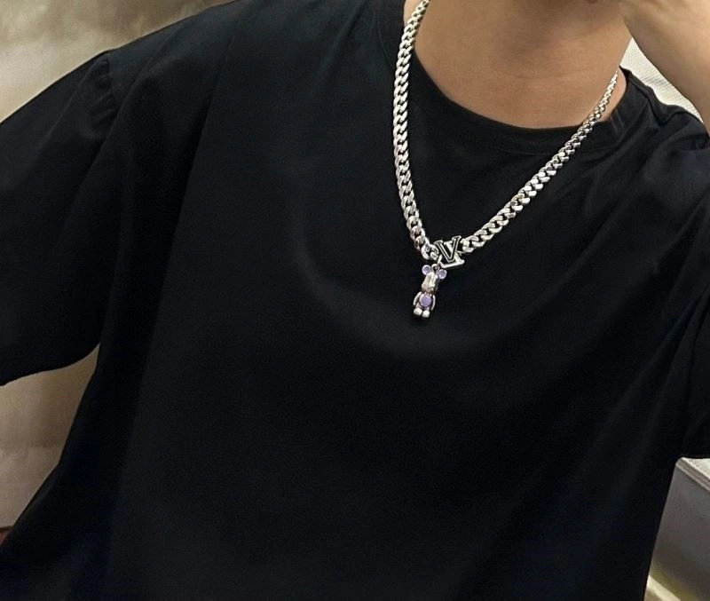 Versatile Louis Vuitton Necklaces 249735