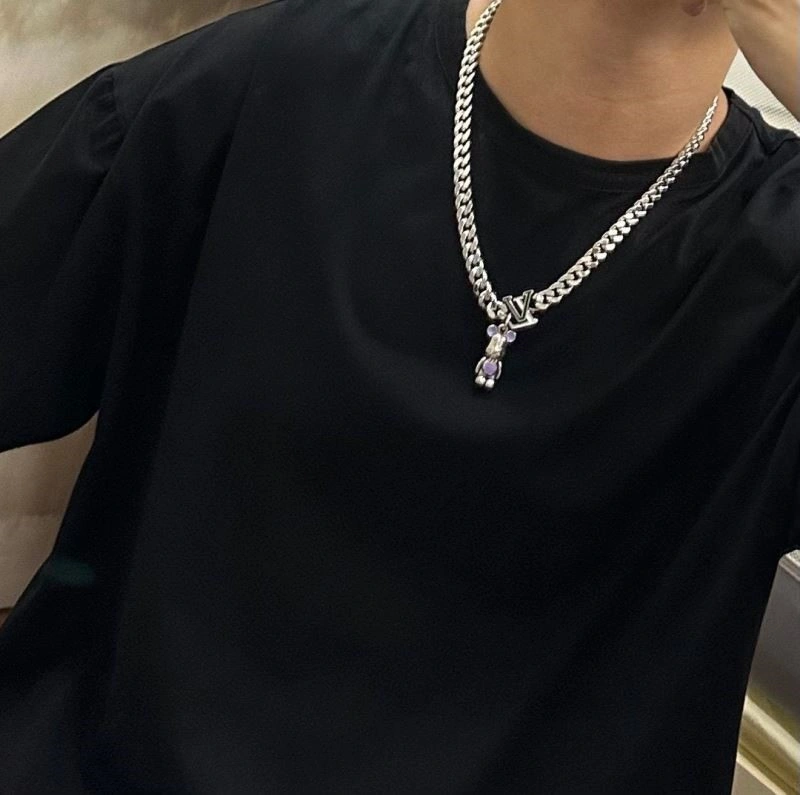 Versatile Louis Vuitton Necklaces 249735