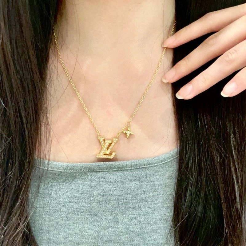WellDesigned Louis Vuitton Necklaces 249737