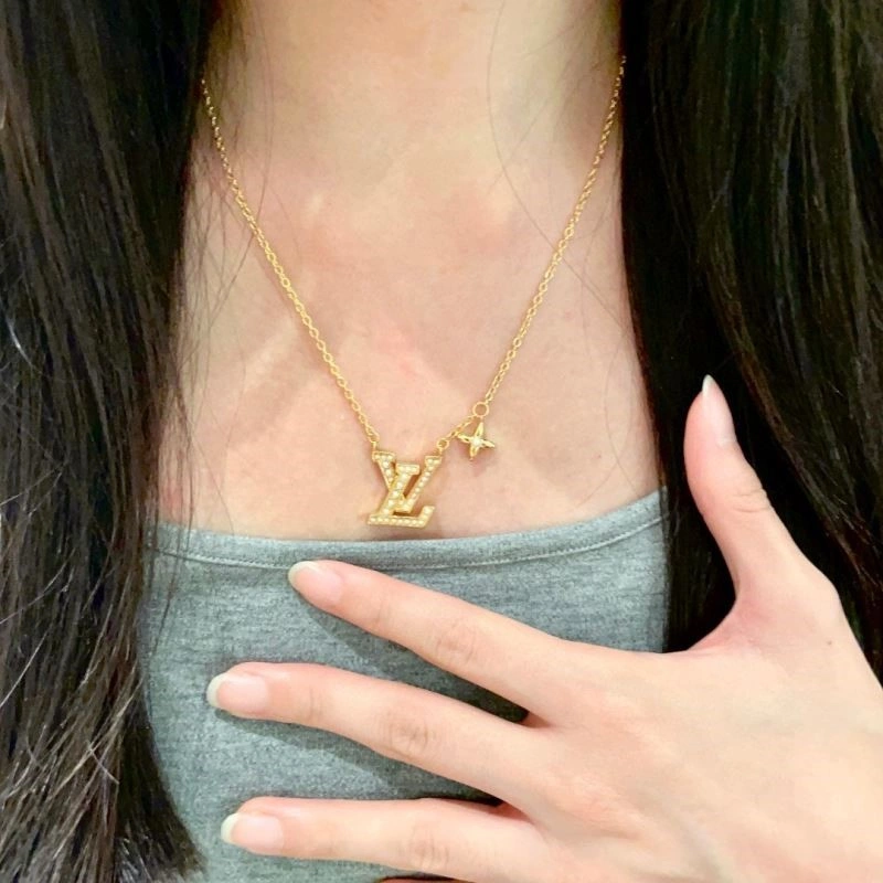 WellDesigned Louis Vuitton Necklaces 249737