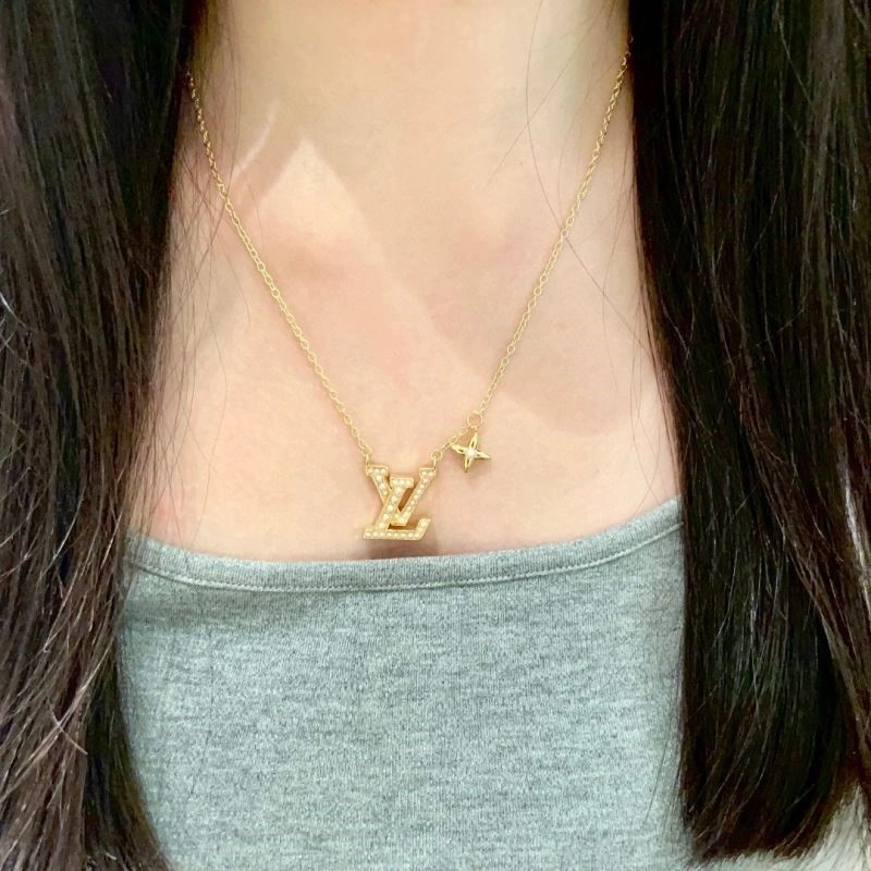 WellDesigned Louis Vuitton Necklaces 249737