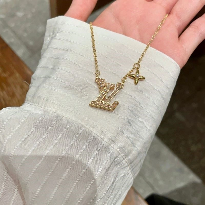 WellDesigned Louis Vuitton Necklaces 249737