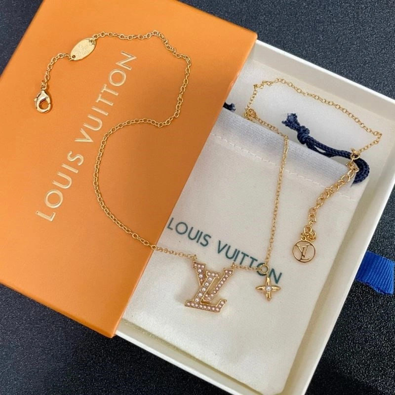 WellDesigned Louis Vuitton Necklaces 249737
