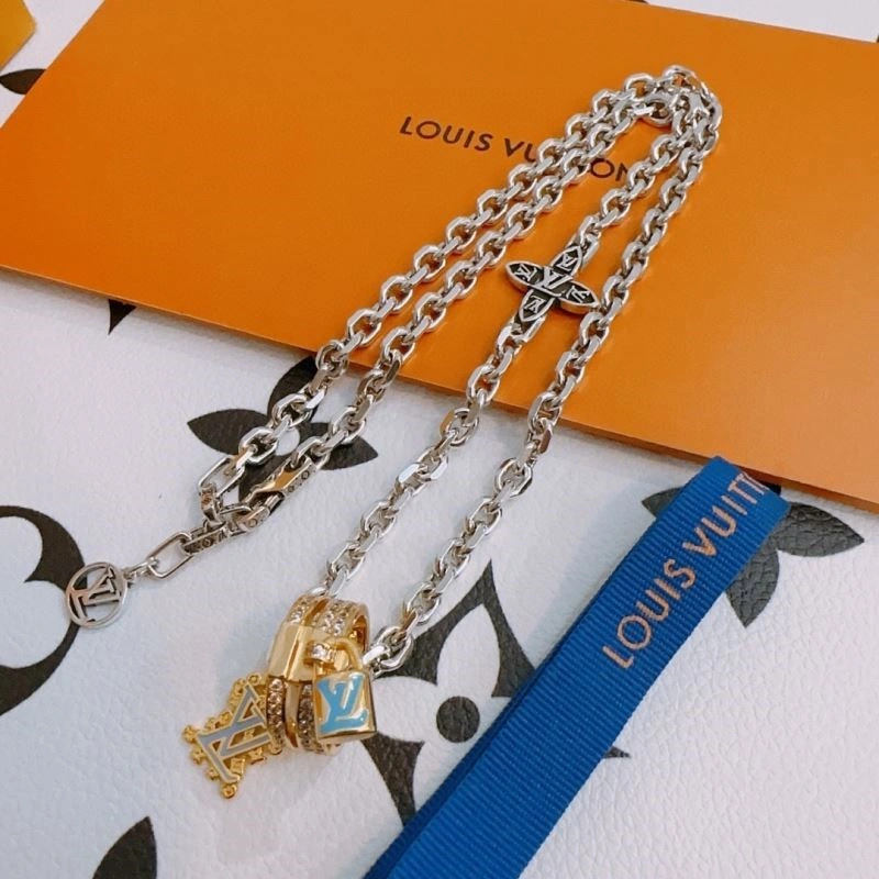 Packable Louis Vuitton Necklaces 249741