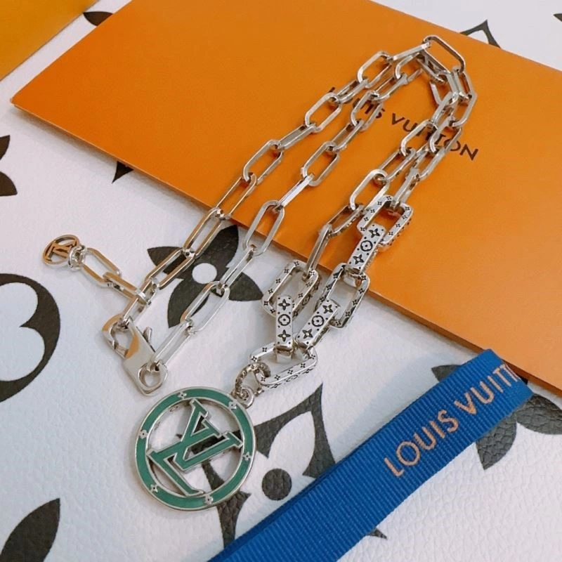 ModernLook Louis Vuitton Necklaces 249721