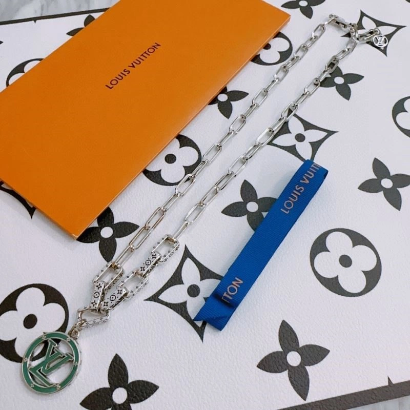 ModernLook Louis Vuitton Necklaces 249721
