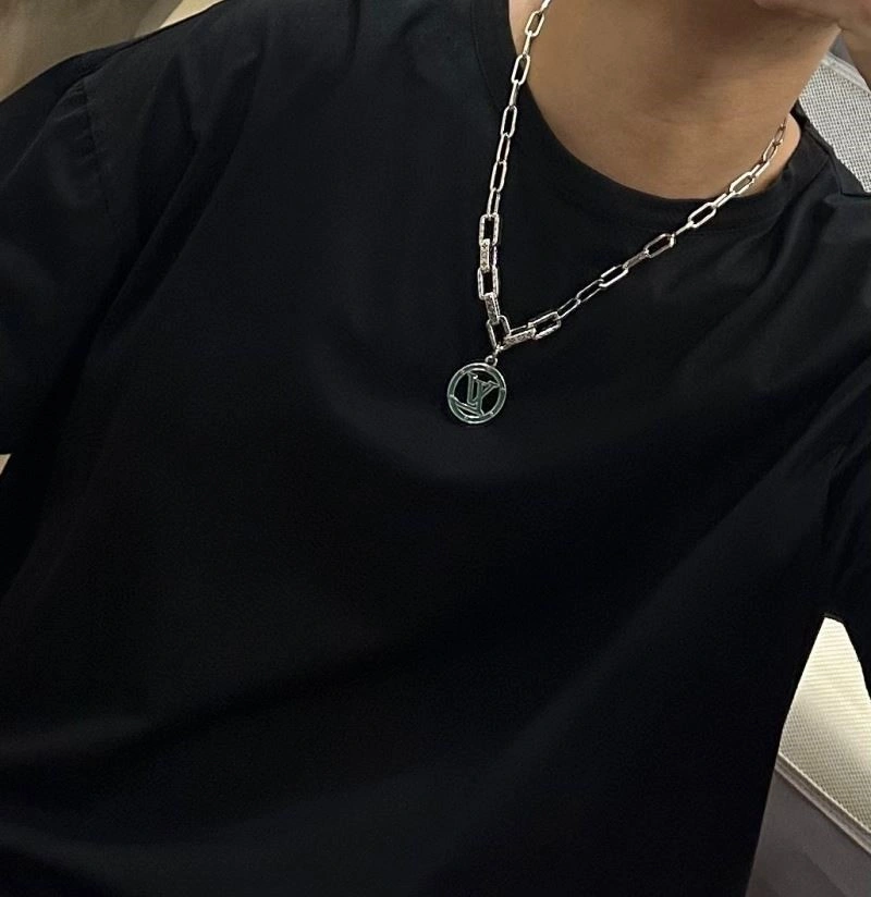 ModernLook Louis Vuitton Necklaces 249721