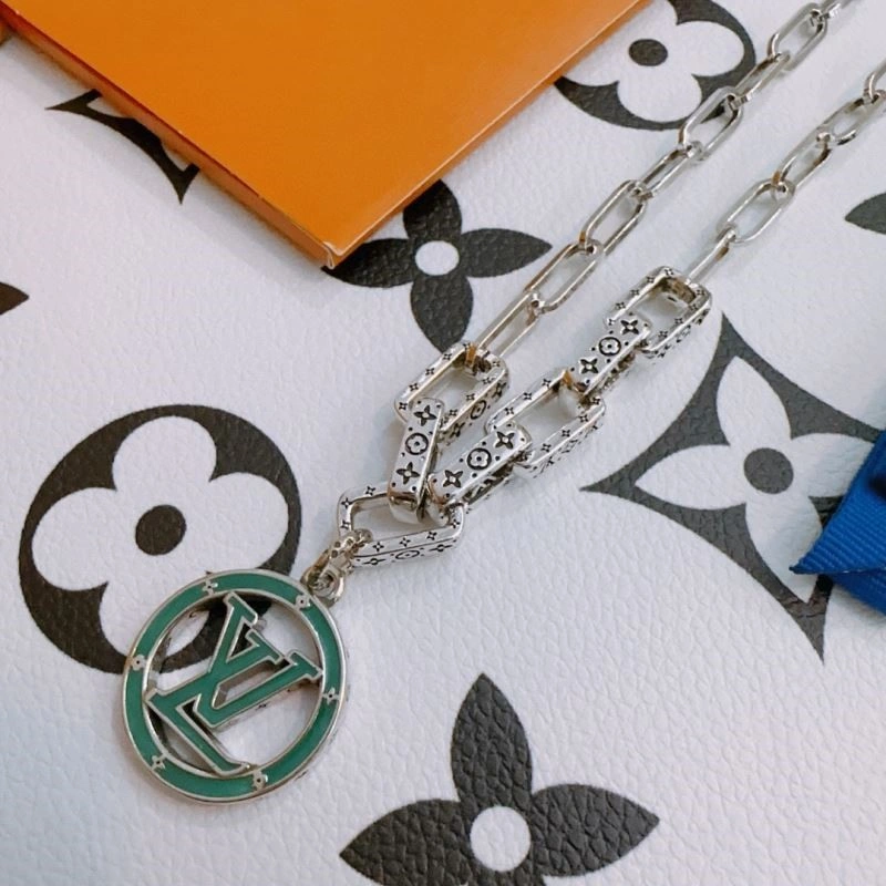 ModernLook Louis Vuitton Necklaces 249721