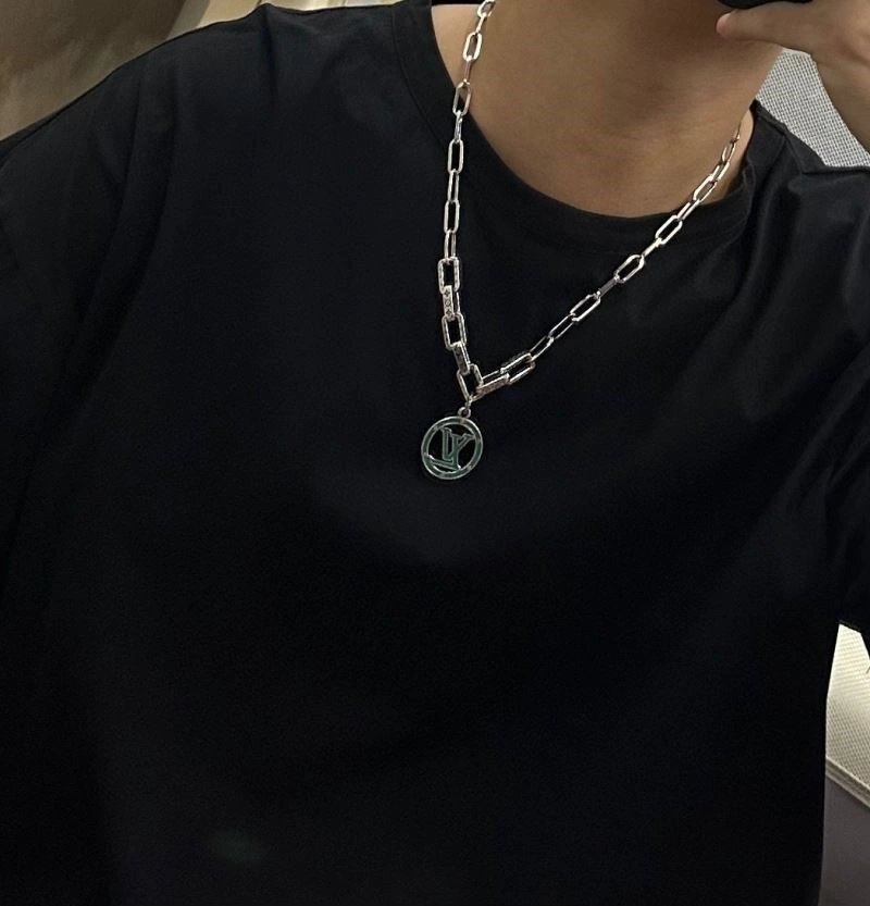 ModernLook Louis Vuitton Necklaces 249721