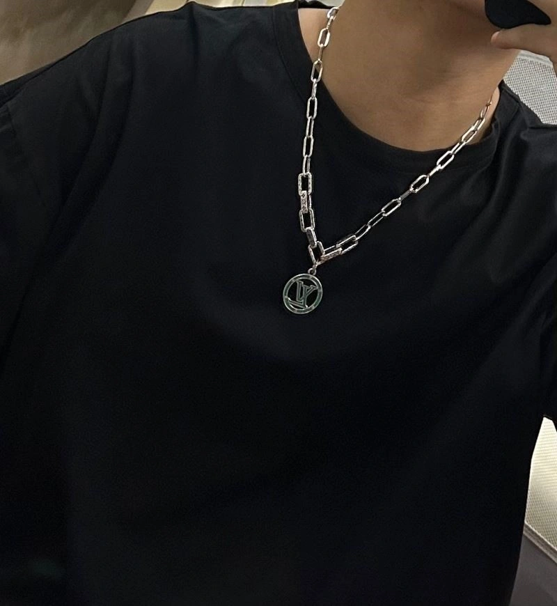 ModernLook Louis Vuitton Necklaces 249721