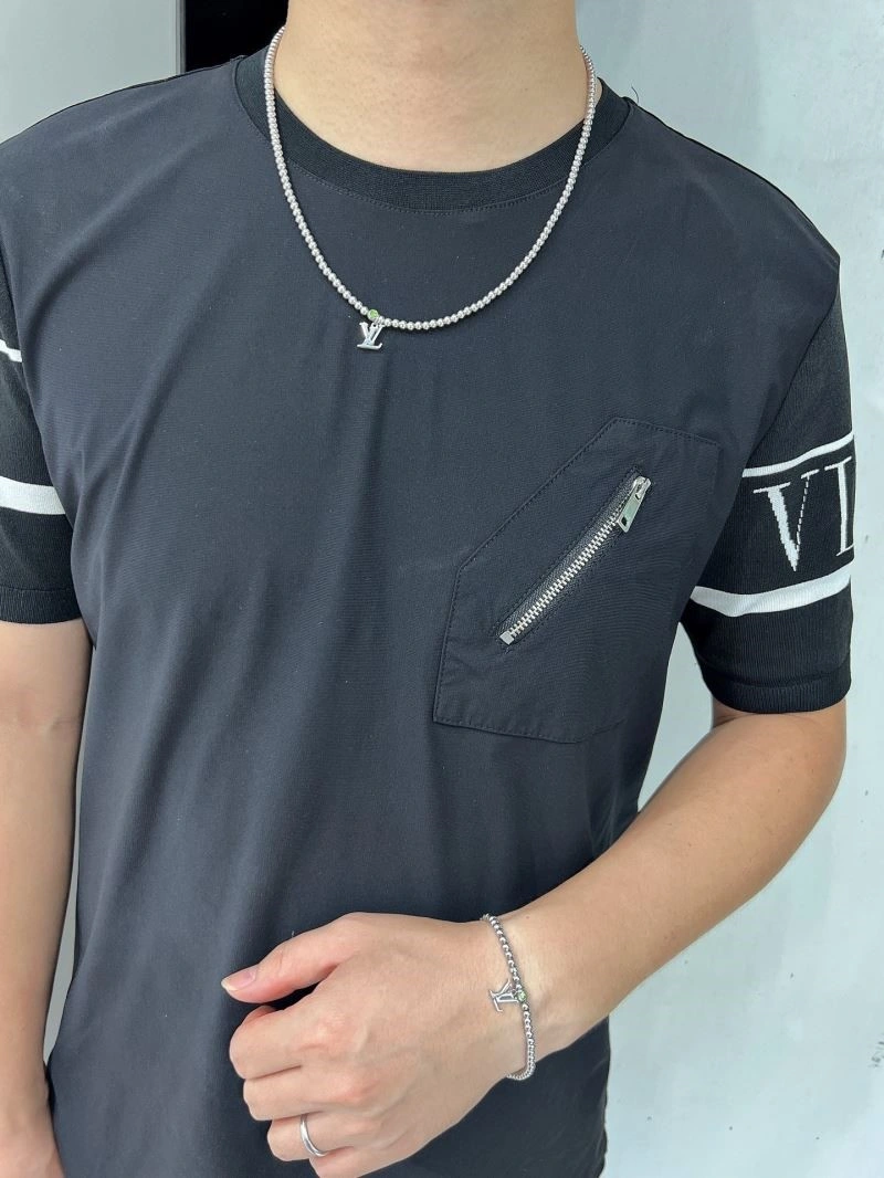 Bold Louis Vuitton Necklaces 249722