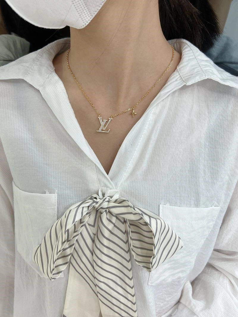 Louis Vuitton Necklaces Minimalist 249729