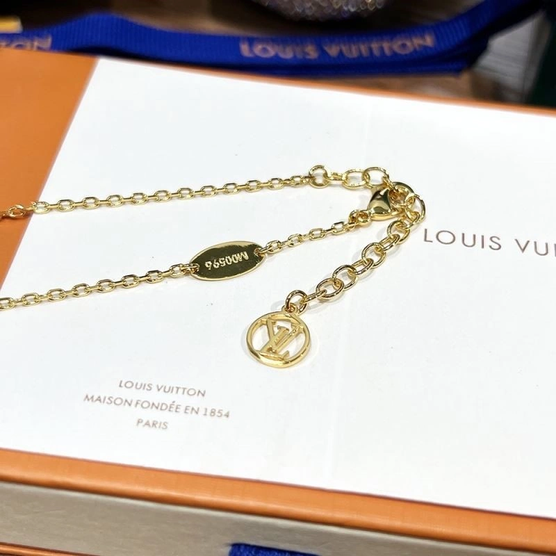 Louis Vuitton Necklaces Minimalist 249729