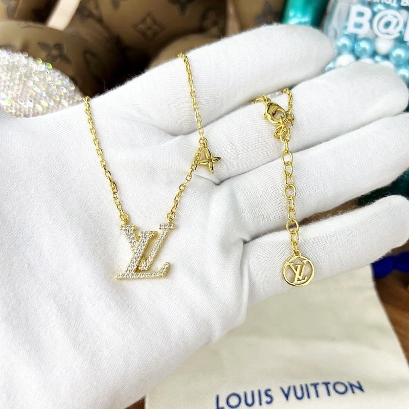 Louis Vuitton Necklaces Minimalist 249729