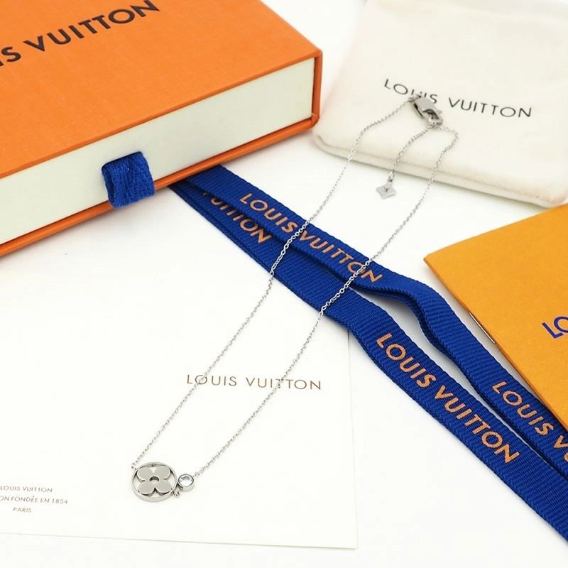 Louis Vuitton Necklaces EyeCatching 249746