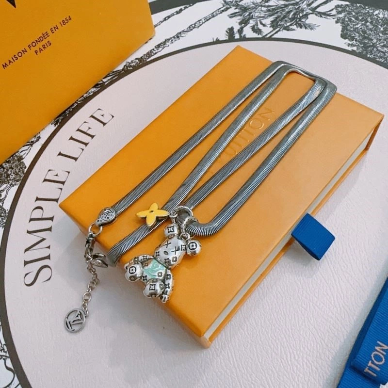 Elegant Louis Vuitton Necklaces 249715