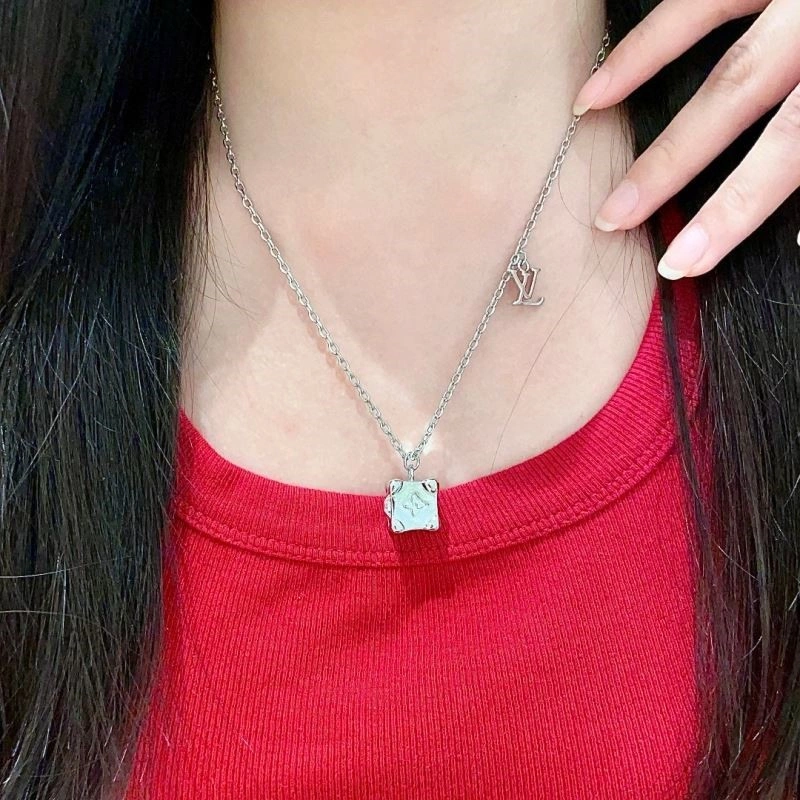 Louis Vuitton Necklaces HighPerformance 249709