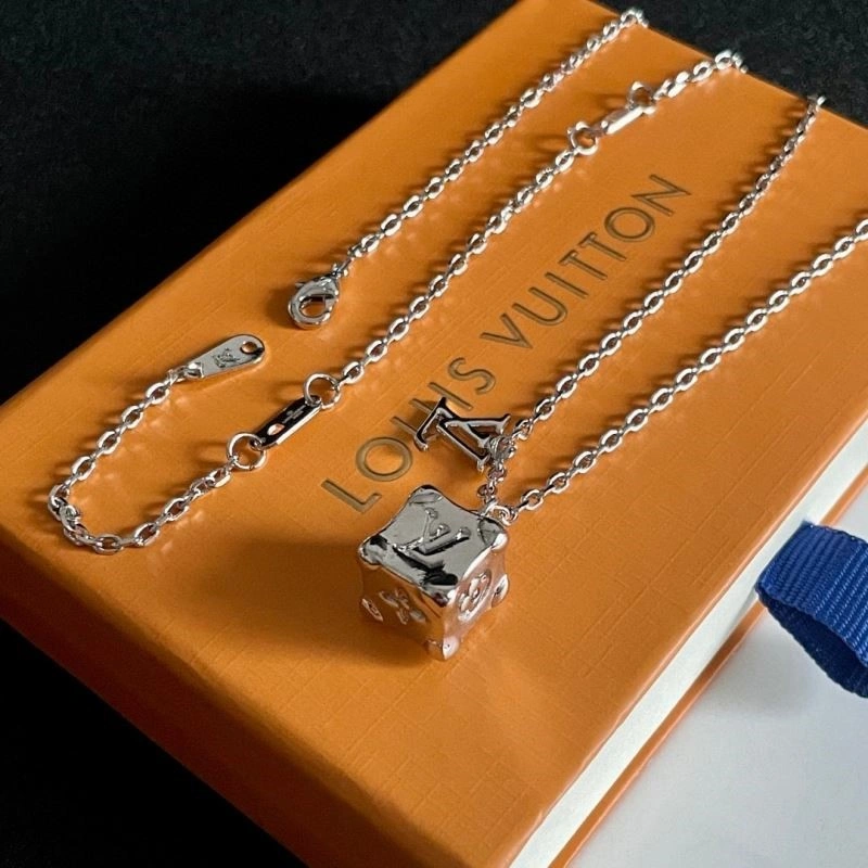Louis Vuitton Necklaces HighPerformance 249709