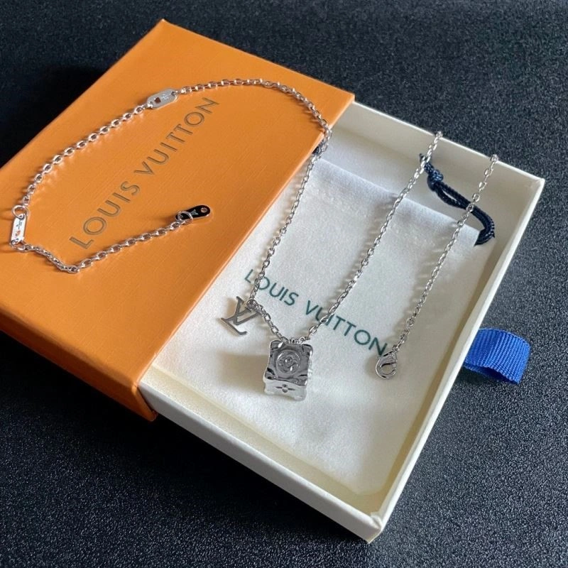 Louis Vuitton Necklaces HighPerformance 249709